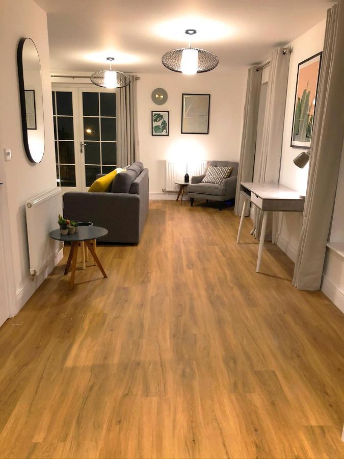 Parkside Penthouse Appartamento Yeovil Esterno foto