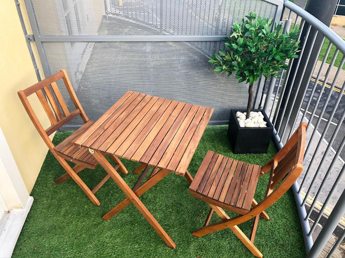 Parkside Penthouse Appartamento Yeovil Esterno foto